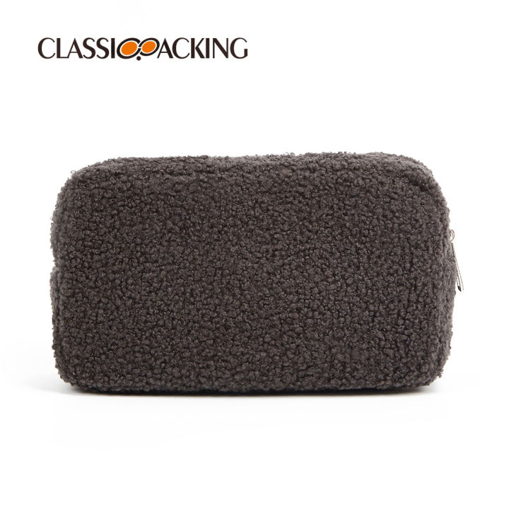 Autumn%20and%20winter%20solid%20color%20teddy%20velvet%20bag,%20large-capacity%20skin%20care%20products%20storage%20bag,%20travel%20portable%20plush%20bag,%20Jane%20-%20Image%207