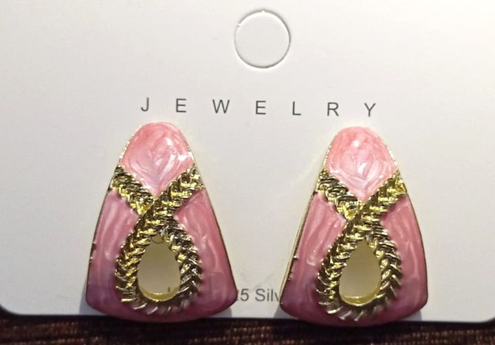Elegant%20Pink%20&%20Gold%20Geometric%20Earrings%20for%20Women%20%E2%80%93%20Modern%20&%20Classy%20Design%20-%20Image%202