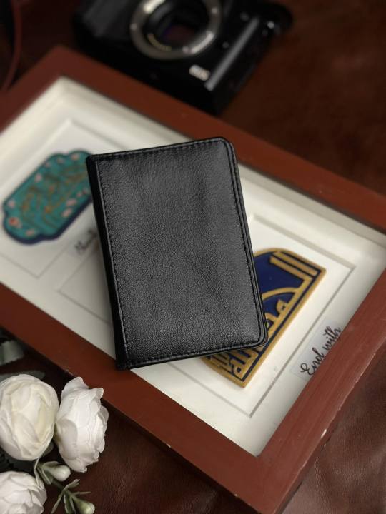 Exclusive%20Card%20Holder%20-%20Image%204