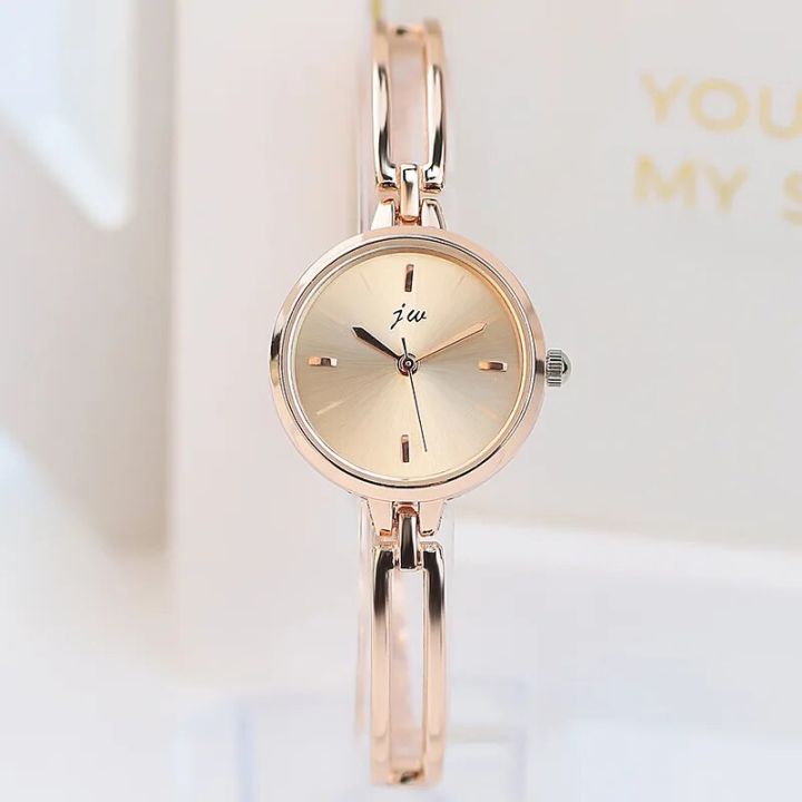 Fashion%20Small%20Dial%20Silver%20Bracelet%20Watch%20for%20Women%20Alloy%20Strap%20Quartz%20Ladies%20Watch%20-%20Image%208