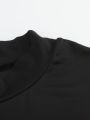 Fashion black base shirt Solid round neck men's long sleeved T-shirt men's. 