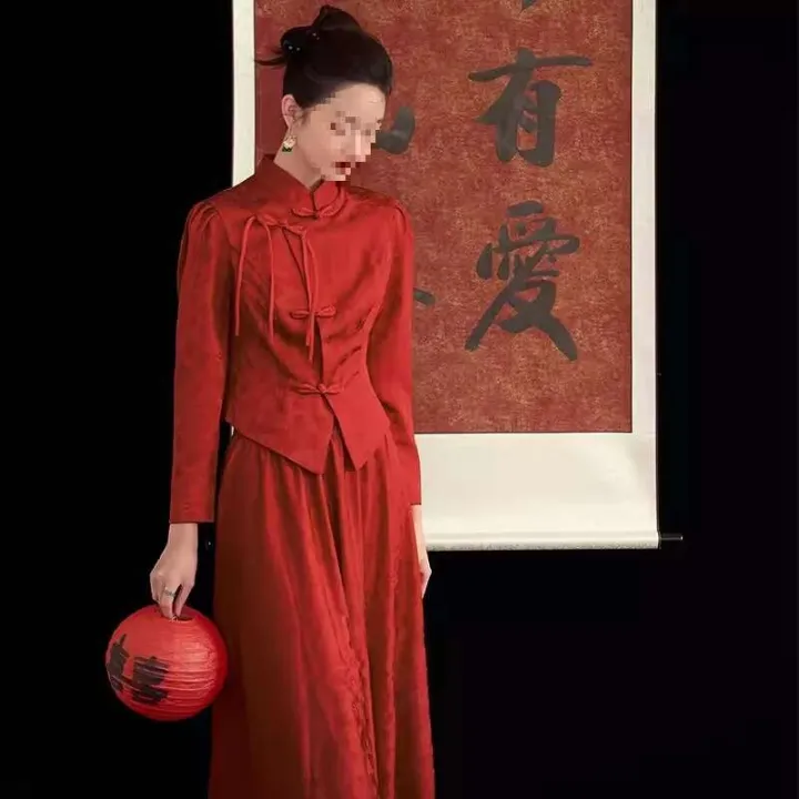 Long%20sleeved%20toasting%20gown%20for%20the%20bride%202024,%20wine%20red%20cheongsam,%20new%20Chinese%20banquet,%20small%20stature%20engagement%20dress,%20back%20in%20style%20-%20Image%204