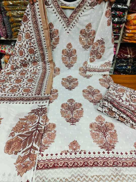 Readymade%20Three%20Piece%20For%20Women%20Exclusive%20Collection%20Print%20And%20Karchupi%20Work%20Exclusive,%20Stylist,%20Fashionable%20Three%20Pics%20For%20Woman%20-%20Image%205