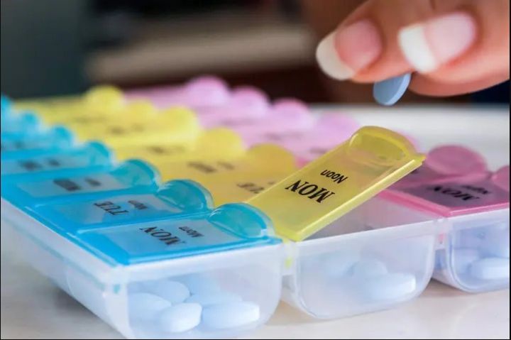 21%20Slots%20Multicolor%207%20Days%20Health%20Care%20Pill%20Case%20Plastic%20Medicine%20Container%20-%20Medicine%20Box%20-%20Image%206
