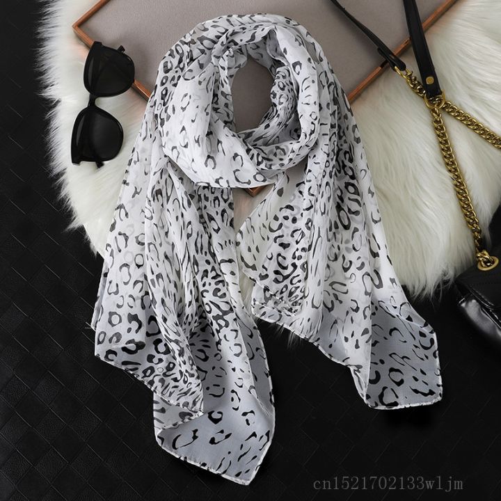 2024%20Fashion%20Printed%20Leopard%20Chiffon%20Hijab%20Scarf%20Women%20Pareo%20Lady%20Bandanas%20Beach%20Towels%20Summer%20Muslim%20Veil%20Wrap%20Female%20Foulard%20-%20Image%205