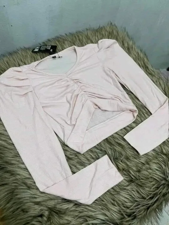 Crop%20top%20short%20body%20long%20sleeve%20fashionable%20blouse%20for%20women's.%20-%20Image%205