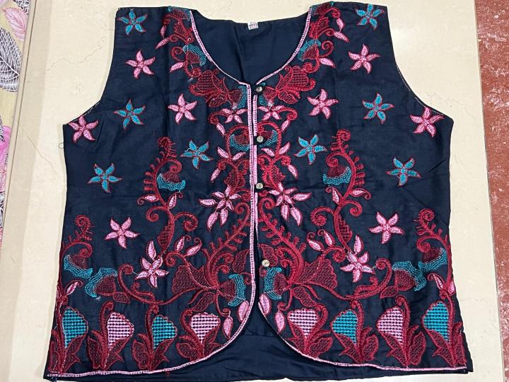 Elegant%20Embroidered%20Sleeveless%20Blouse%20Top%20for%20Girls%20-%20Floral/Geometric%20Pattern,%20Regular%20Fit%20-%20Image%206