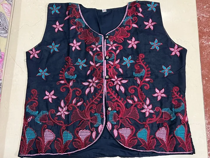 Elegant%20Embroidered%20Sleeveless%20Blouse%20Top%20for%20Girls%20-%20Floral/Geometric%20Pattern,%20Regular%20Fit%20-%20Image%206