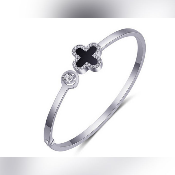 Alloy%20material%20Four-leaf%20clover%20bracelet%20-%20Image%204
