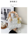 andbag for women in 2023, new tren and tren style, on the internet, with the same nhe and high-end feeling. Cross bo small bag and aifei bag. 