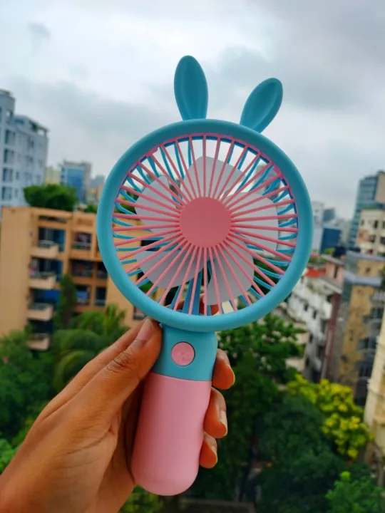 Cute%20Mini%20Fan%203-Speed%20Mini%20Fan%20(USB%20Rechargeable)%20-%20Travel-Ready%20Pocket%20Fan%20-%20Image%202