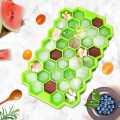 High Quality Silicone Ice Cube Tray with Cover Food Grade Small Kitchen Appliances Ice Makers.