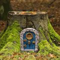 Garden Fairy Gnome Elf Miniature Figurines Window Door Christmas Home Garden Ornaments Art Sculpture Tree House Door Statue.