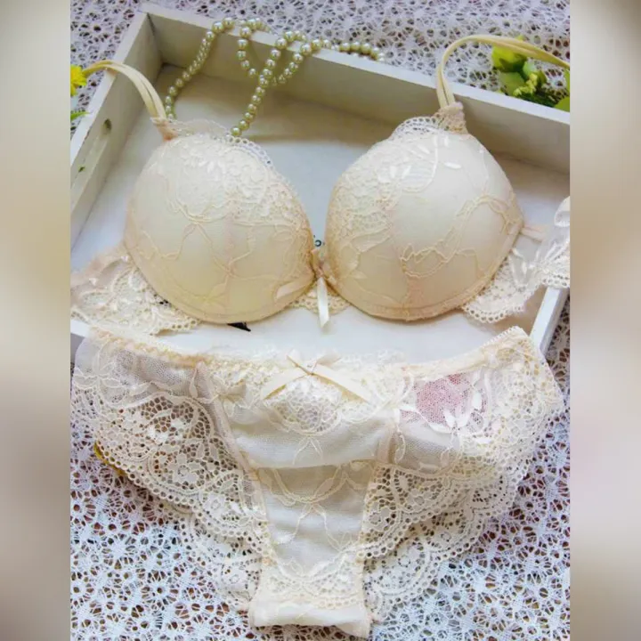 Beige%20Bra%20&%20Panty%20Lingerie%20Set%20-%20Comfortable%20Skin%20Color%20Design%20-%20Image%202