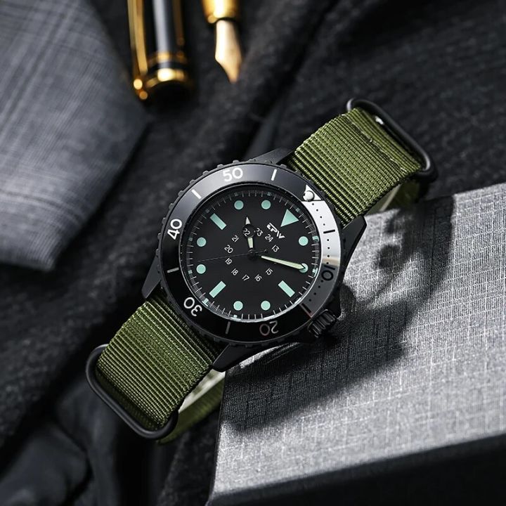 Diver%20Style%20Field%20Watch%2040mm%20Case%2024%20Hours%20Dial%20Rotating%20Bezel%20Fabric%20Strap%20-%20Image%203