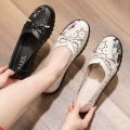 Leather Soft Bottom Mom Shoes Sandals Comfortable Soft Bottom Middle-Aged and Elderly Women's Shoes Closed Toe Elders Grandma Hole Pumps Summer. 