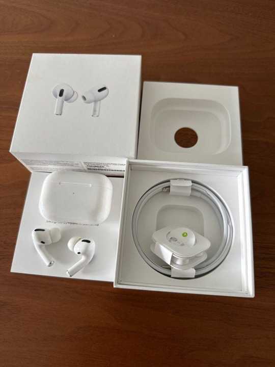 Airpods%20Pro%20Made%20In%20Dubai%20Wireless%20Earbuds%20-%20Bluetooth%20Headphone%20-%20Image%205