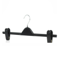 ক্লিপ সহ 12 পিস প্লাস্টিকের হ্যাঙ্গার - cloth hanger. 