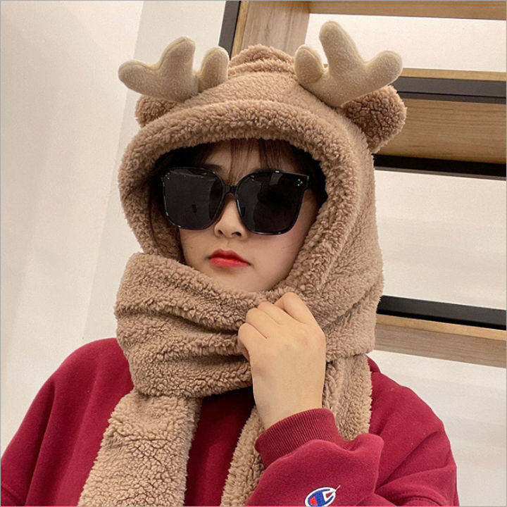 Spot%20Christmas%20hat%20Jennie%20with%20cute%20bear,%20antler%20hat,%20scarf,%20gloves,%20lambswool%20warm%20three-piece%20set%20-%20Image%204