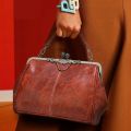 Vintage Handbags For Women Fashion Kiss Lock Slip Purse Stitching Texture Crossbody Bag.