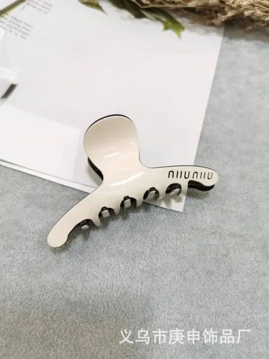 Hair%20accessories,%20Miumiu%20women's%20acetic%20acid%20grip%20large%20shark%20clip,%202024%20new%20high-end%20hair%20clip%20-%20Image%208