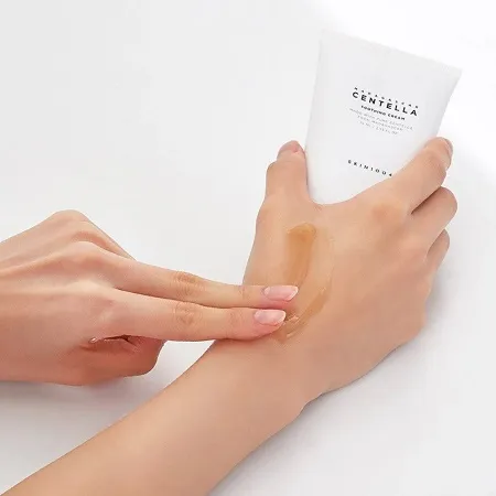 Skin1004%20Madagascar%20Centella%20Soothing%20Cream-75ml%20-%20Image%204