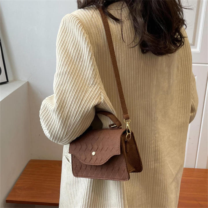 Trendy%20Felt%20handbag%20Durable%20High-quality%20material%20Felt%20material%20Bag%20Square-shaped%20Variety%20of%20colors%20Shoulder%20bag%20for%20Casual%20outings%20%20Daily%20use%20%20Fashion%20events%20%20Workwear%20%20Gift%20option%20Casual%20outings%20-%20Image%205