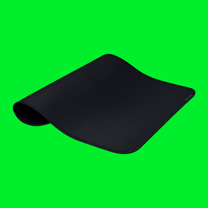 Razer%20Strider%20-%20Hybrid%20Gaming%20Mouse%20Mat%20-%20Image%204