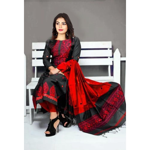 Pure%20Cotton%20Three%20Piece%20Unstitched%20Salwar%20Kameez%20Set%20for%20Women%20-%20Black%20and%20Red,%20Screen%20Print,%20Customizable%20Fit,%20All%20Seasons%20-%20Image%202