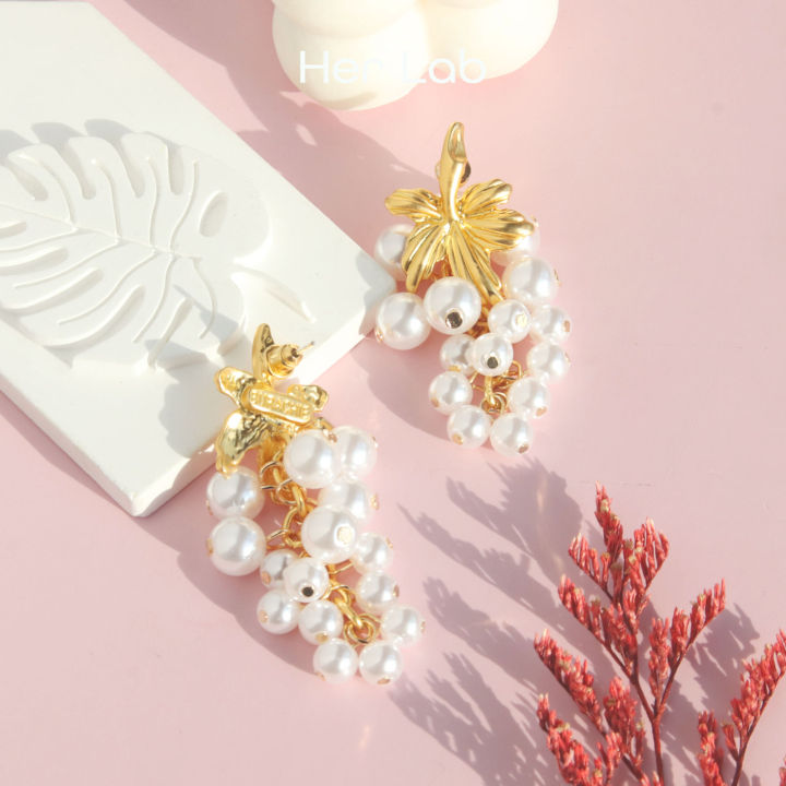 Her%20Lab%20Jewelry%20%7CVineyard%20Themed%20Pearl%20Tassel%20Earrings%20-%20Image%203