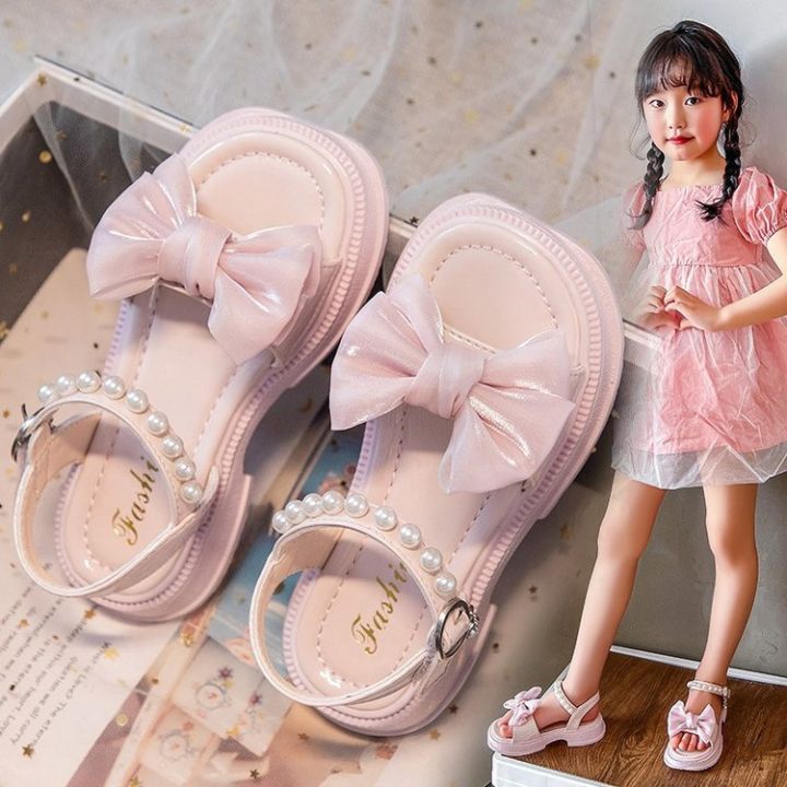 Girls%20Sandals%202024%20Summer%20New%20Pearl%20Bow%20Princess%20Shoes%20Children's%20Little%20Fragrance%20Soft%20Sole%20Fashion%20Beach%20Shoes%20-%20Image%202