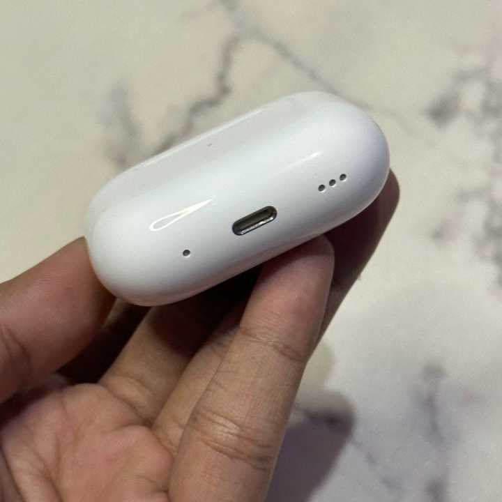AirPods%20Pro%202ndGeneration%20specials%20edition%20Dubai%20wireless%20Earbuds%20-%20Image%205