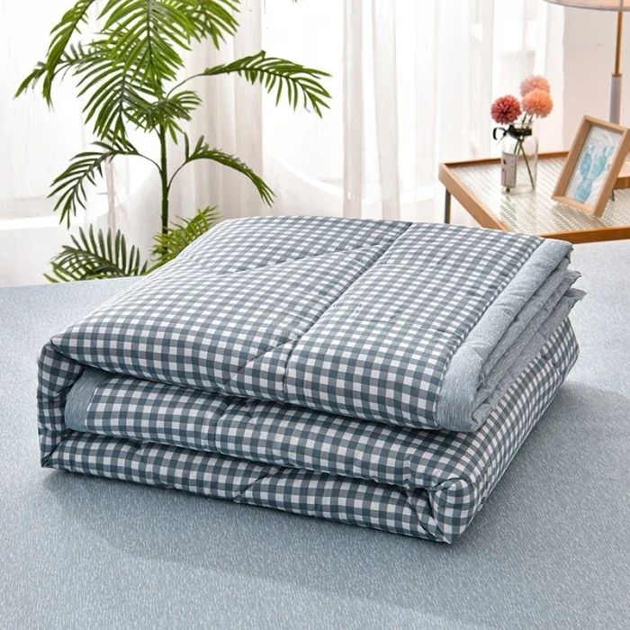 Simple%20Modern%20Air%20Condition%20Thin%20Blanket%20Summer%20Quilt%20Cotton%20Fluffy%20Plaid%20Blanket%20On%20The%20Bed%20Comfortable%20Comforter%20-%20Image%207