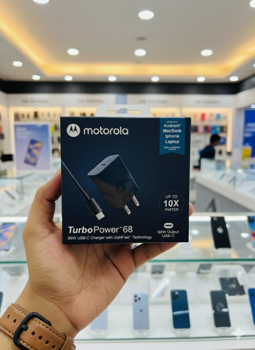 Motorola%20Turbo%20Power%2068W%20USB-C%20GaN%20Charger%20with%20Cable%20-%20Image%204