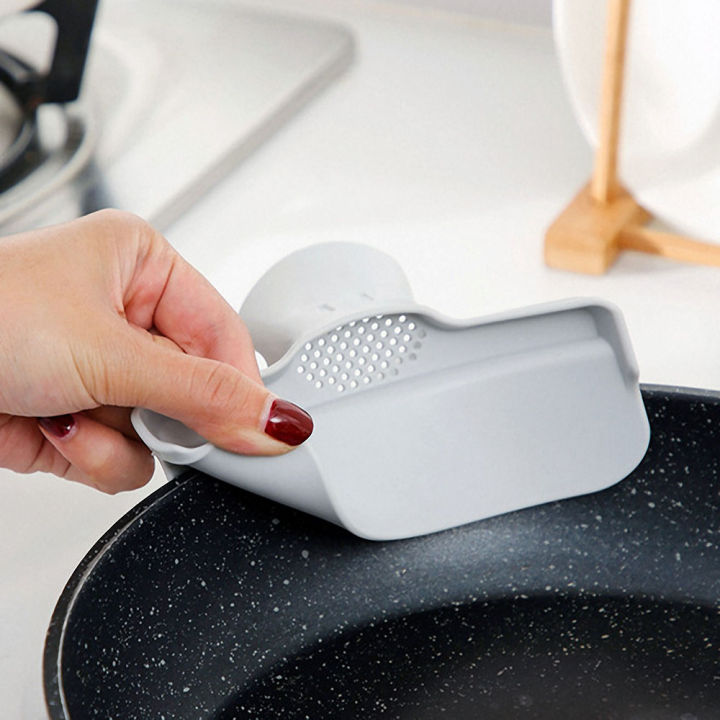 Kitchen%20Anti-spill%20Funnel%20Silicone%20Pour%20Soup%20Funnel%20for%20Pots%20Pans%20Bowls%20Jars%20Water%20Deflector%20Kitchen%20Gadgets%20Tools%20-%20Image%207