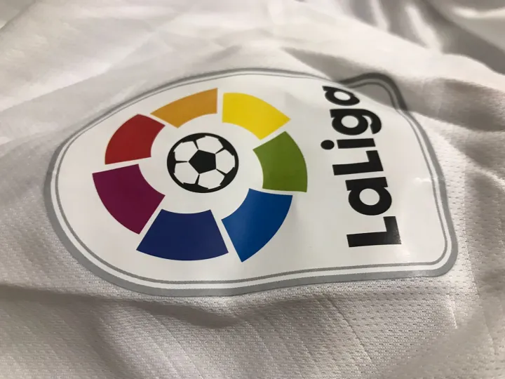 Real%20Madrid%20Home%20Jersey%20Fan%20Version%202021/22%20Football%20Jersey%20-%20Image%206