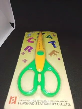 Kids%20Craft%20Safety%20Scissors%20with%20Decorative%20Edge%20%E2%80%93%20Zigzag%20Pattern%20Blade%20%7C%20Child%20Safe%20Paper%20Cutting%20Scissors%20for%20Art%20&%20DIY%20-%20Image%205