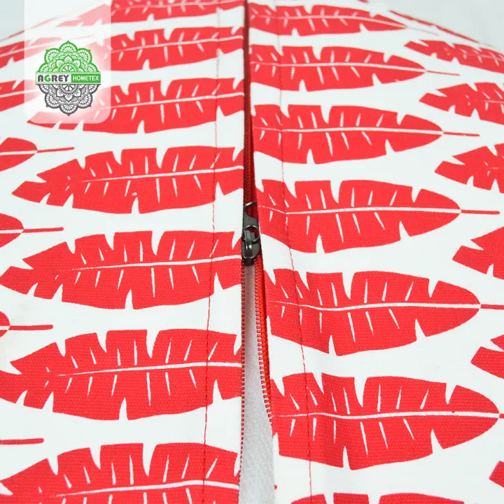 Round%20Cushion%20With%20Cover_Red%20_(18"x18")_Set%20of%205%20-%20Image%206