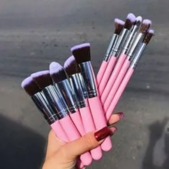 Kabuki%20Makeup%20Brush%20Set%20-%20Multicolor%20Brilliance%20Elevate%20Your%20Makeup%20Routine%20-%20Image%202