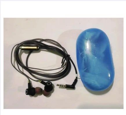 One%20Tech%20Earphone%20With%20Microphone%20-%20Blue,%20Free%20Box%20-%20Enjoy%20High-Quality%20Audio%20With%20One%20Tech%20Earphone%20In%20A%20Stylish%20Blue%20Color%20-%20Image%205