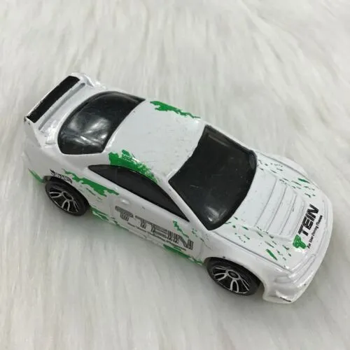 Hot%20wheels%20Custom%20'01%20Acura%20Integra%20GSR%20White;%20Scale%20-%201:64%20-%20Image%203