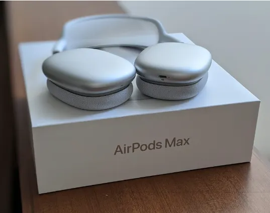 AirPods%20Max%20Premium%20Bluetooth%20Headphone%20-%20Image%203