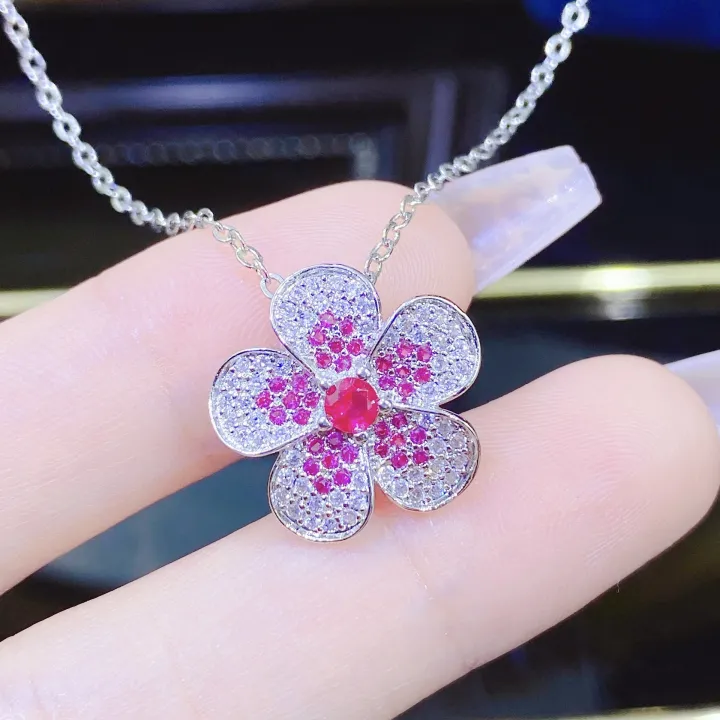 Xiaohongshu%20recommends%20the%20same%20red%20diamond%20small%20flower%20necklace%20as%20a%20small%20fresh%20Internet%20celebrity,%20sapphire%20yellow%20diamond%20colored%20gem%20pendant%20for%20women%20-%20Image%203