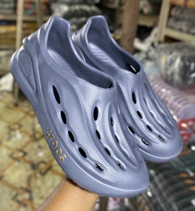 New%20Comfortable%20Summer%20Couple%20Hole%20Crocs%20SuperClogs%20Outdoor%20Beach%20Shoes%20Soft-Soled%20Non-Slip%20Breathable%20Sandals%20for%20Men%20-%20Image%209