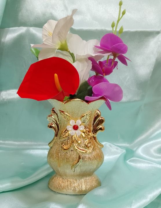 Metal%20flower%20vase%20-%20Image%204