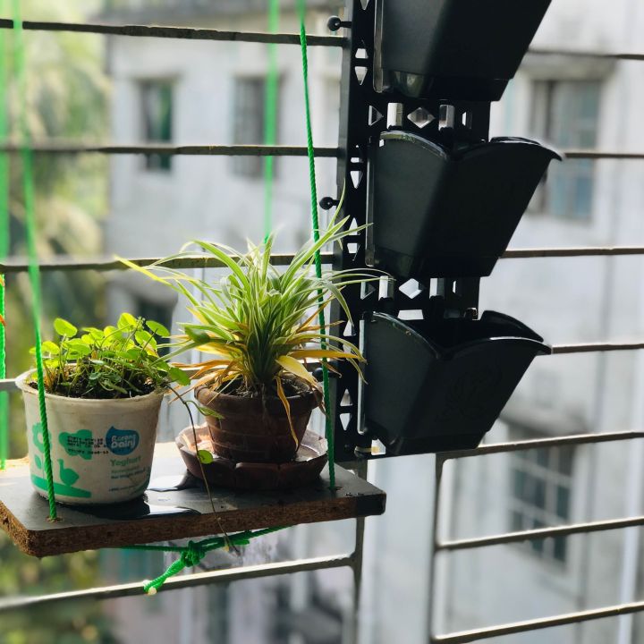 2%20set%20of%20Vertical%20Plastic%20Flower%20planter%20Tub%20with%20wall%20mounted%20stand%20and%206%20pockets%20Pots,%20Wall%20Hanging%20planting%20Pots%20-%20Image%204