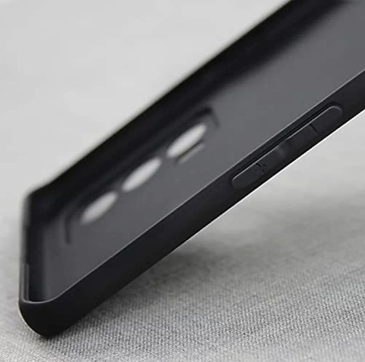 Motorola%20Moto%20G31,%20Slim%20Fit%20Silky%20And%20Soft%20Touch%20Finish%20Silicone%20Matte%20Finish%20TPU%20-%20Black%20(With%20Logo)%20-%20Image%202