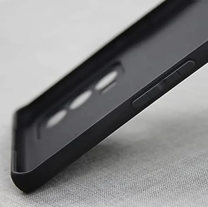 Motorola%20Moto%20G31,%20Slim%20Fit%20Silky%20And%20Soft%20Touch%20Finish%20Silicone%20Matte%20Finish%20TPU%20-%20Black%20(With%20Logo)%20-%20Image%202