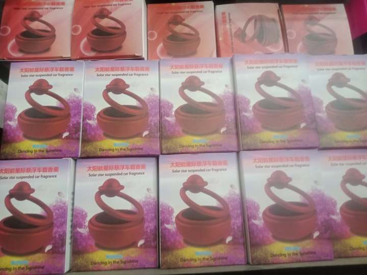 Solar%20Rotate%20car%20dashboard%20ornament%20perfume%20-%20Image%205