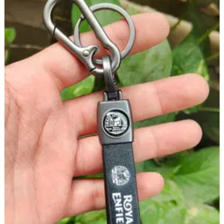 1%20Pcs%20Royal%20Enfield%20Branded%20Motorcycle%20Leather%20Keychain%20Ring%20with%20Screwdriver%20%E2%80%93%20Metal%20Key%20Ring%20&%20Carabiner%20Clip%20-%20Image%206